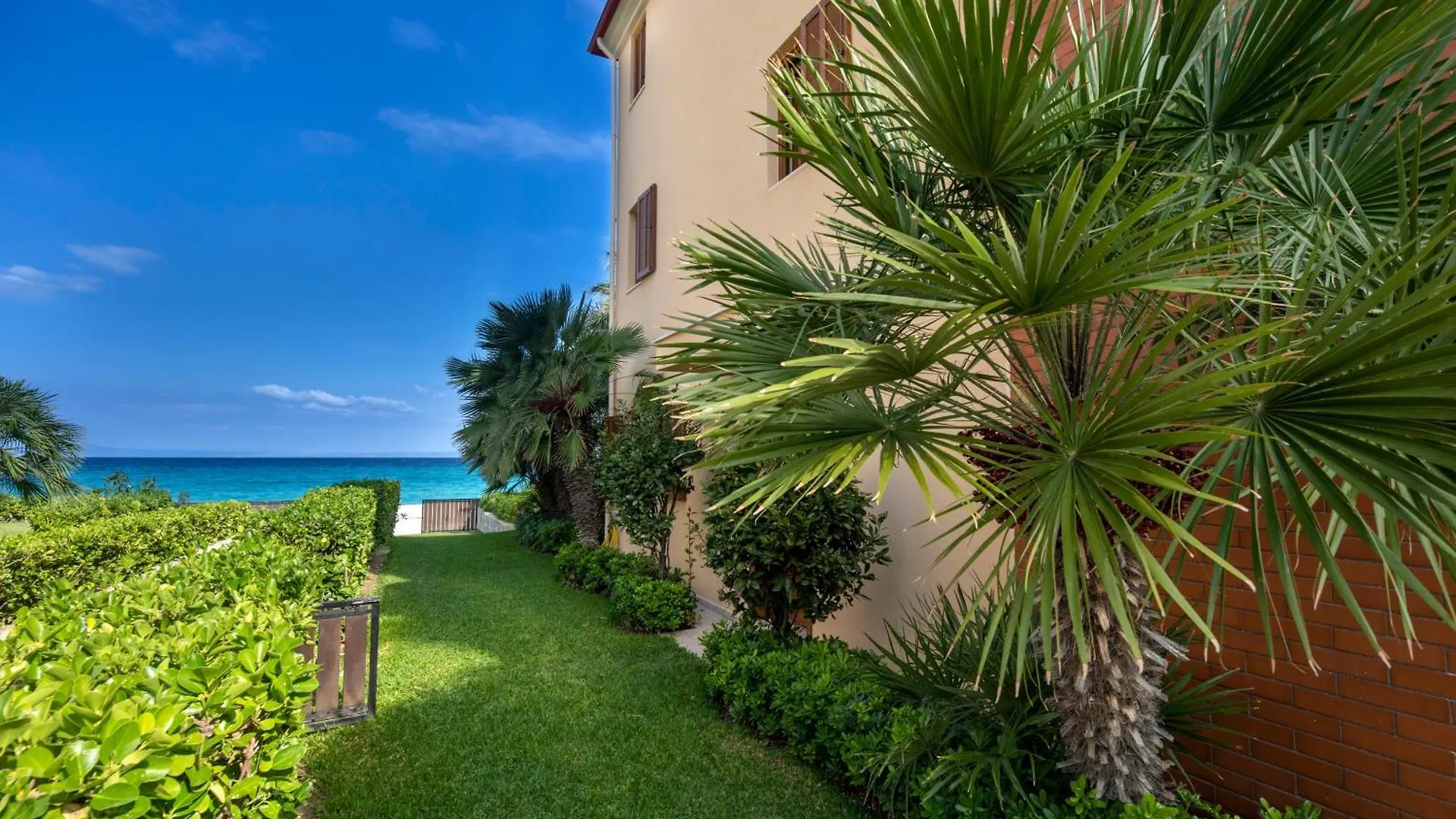 Exceptional Beachfront Villa Blue Cocoon Pefkochori Greece