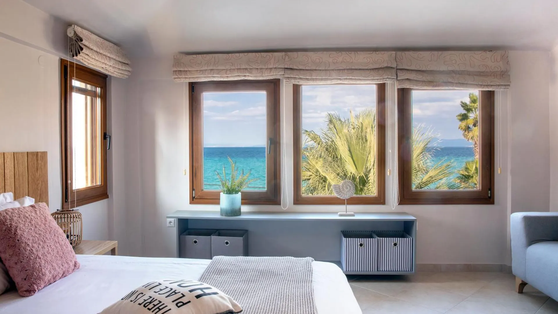 Exceptional Beachfront Villa Blue Cocoon Pefkochori